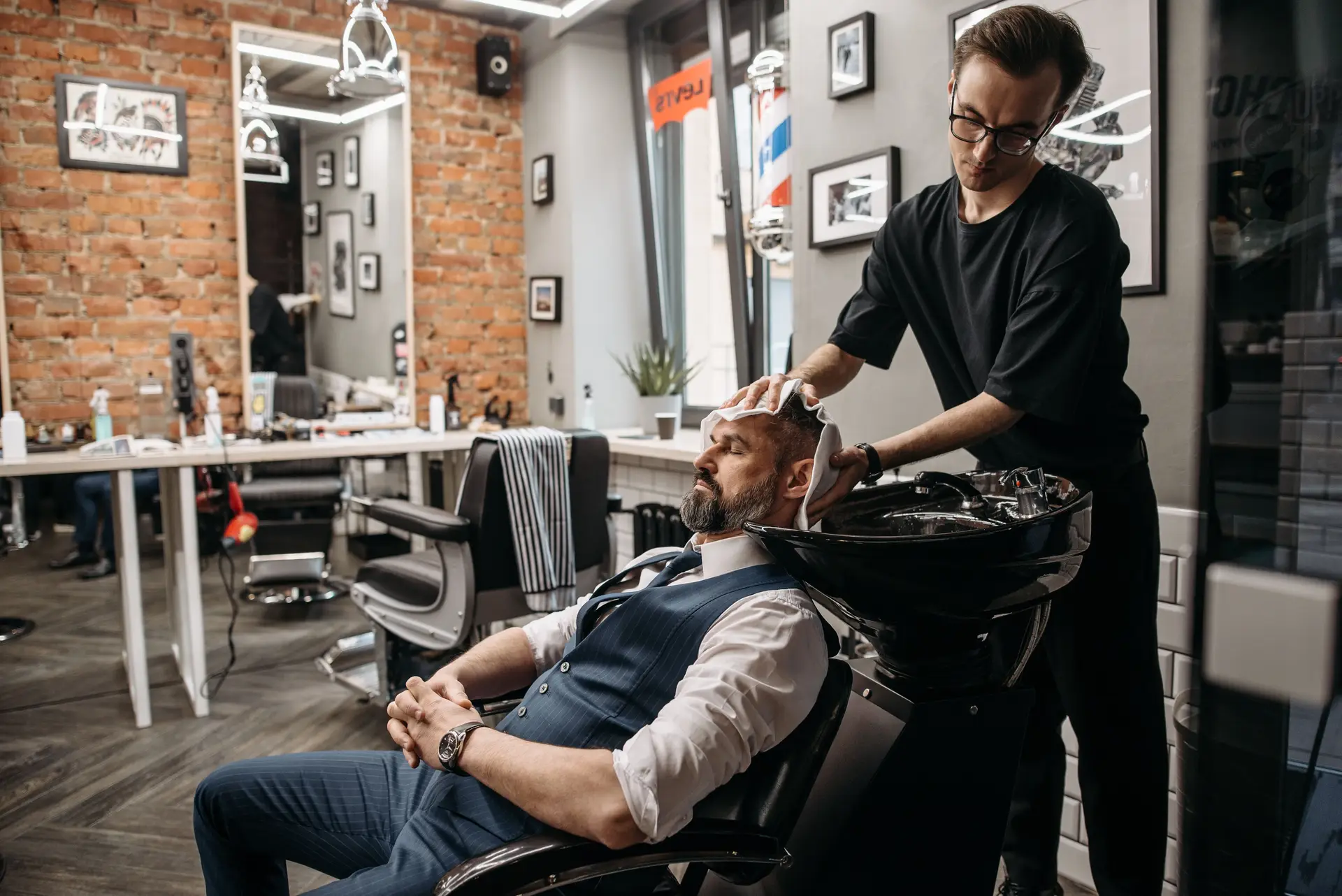 Hajmosás a barbershopban