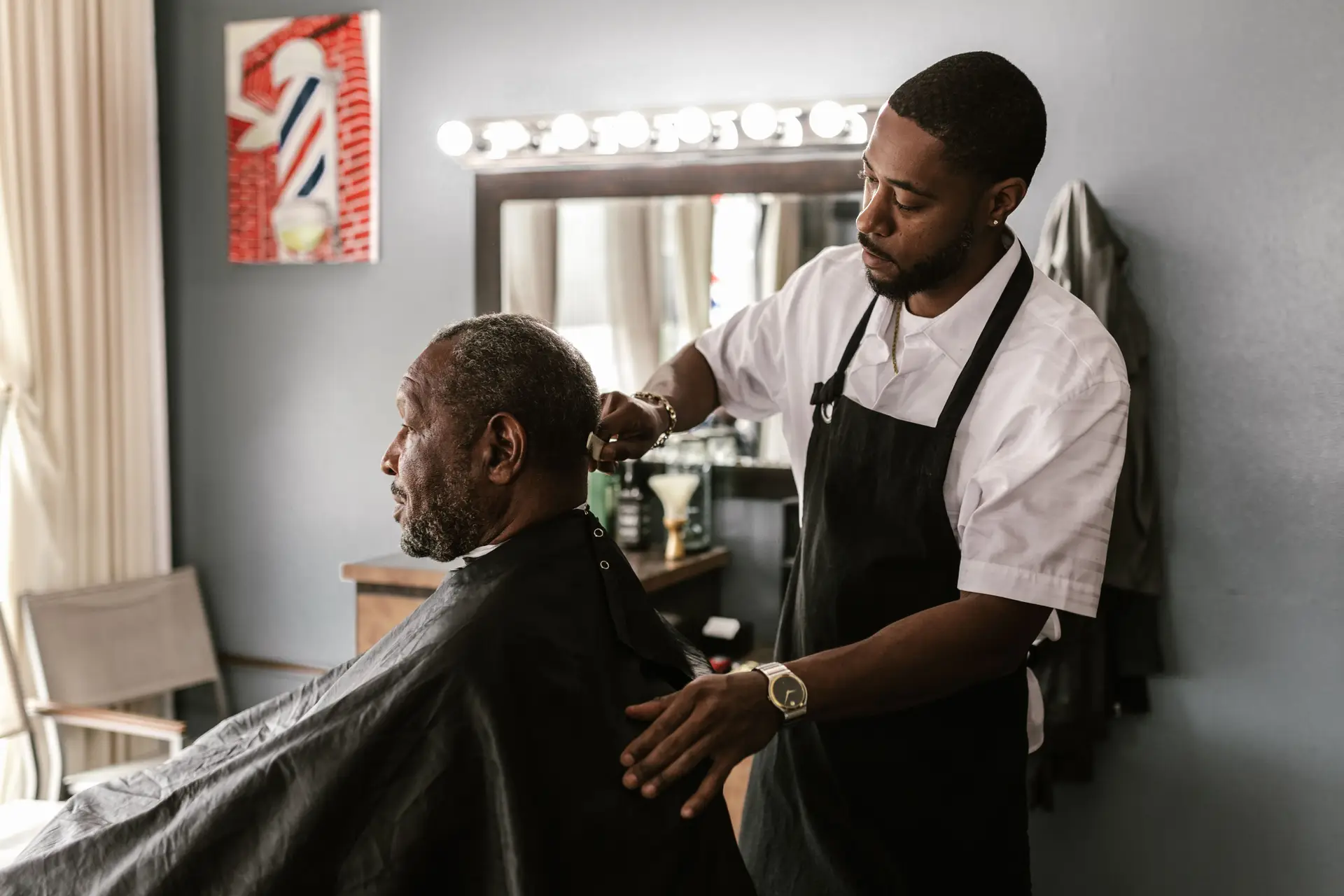 Barber munka, részletgazdag hajvágás