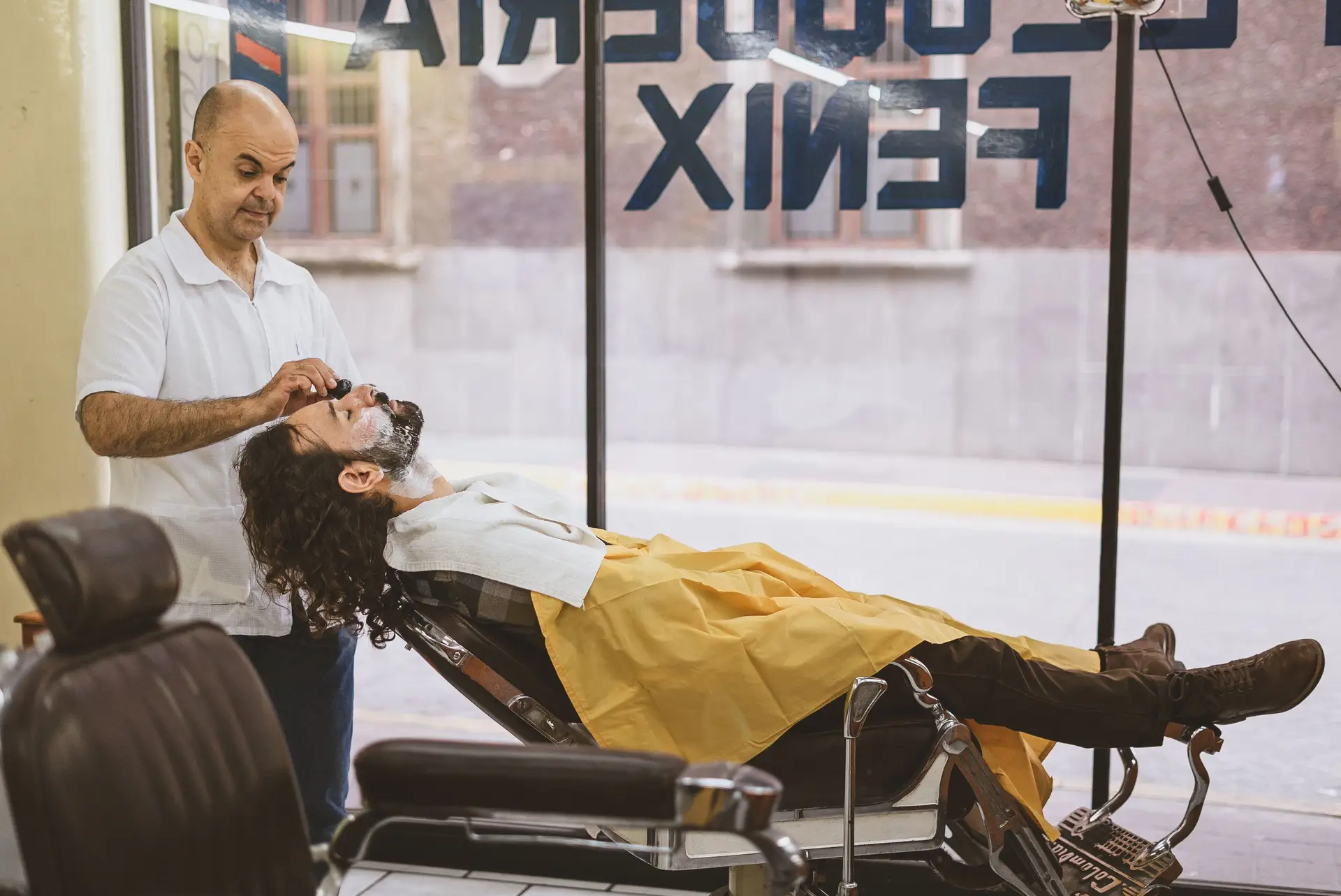 Zoltán, barber